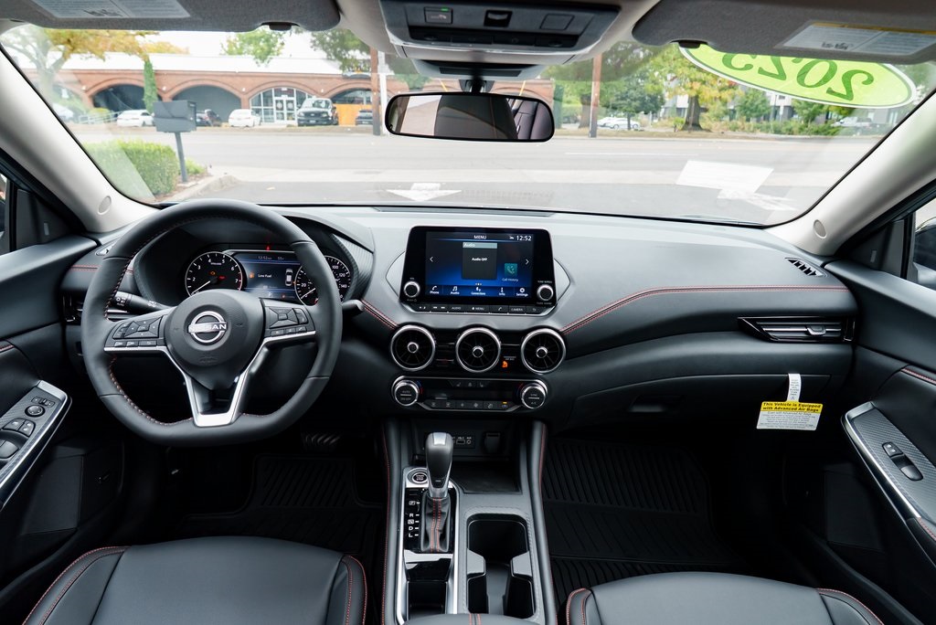 2025 Nissan Sentra SR Image 16 of 30