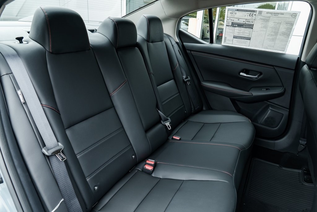 2025 Nissan Sentra SR Image 10 of 30