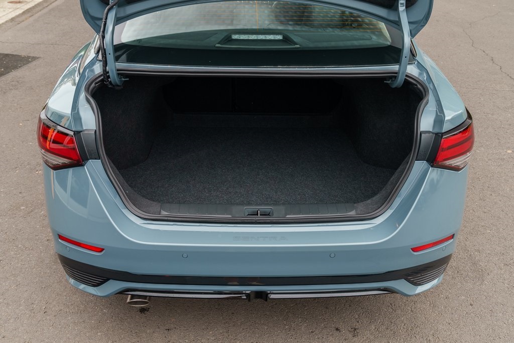 2025 Nissan Sentra SR Image 8 of 30