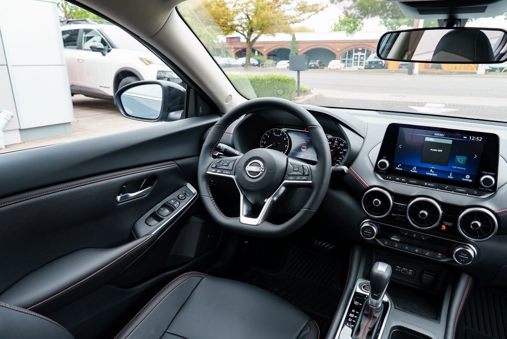 2025 Nissan Sentra SR Image 17 of 30