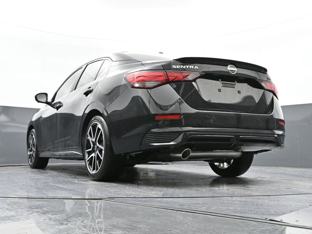 Vehicle image 17 of 32