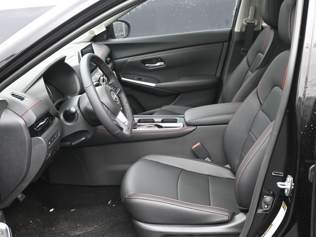 Vehicle image 28 of 32