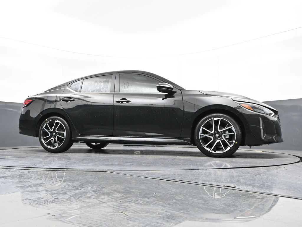 Vehicle image 10 of 32