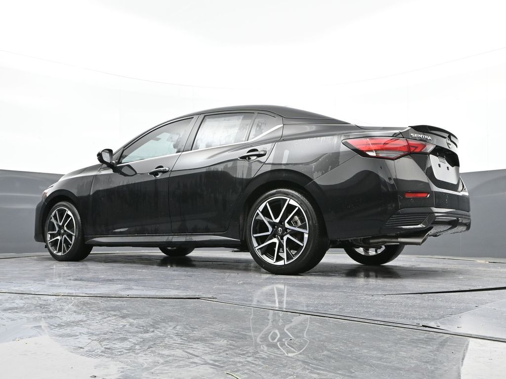 Vehicle image 24 of 32