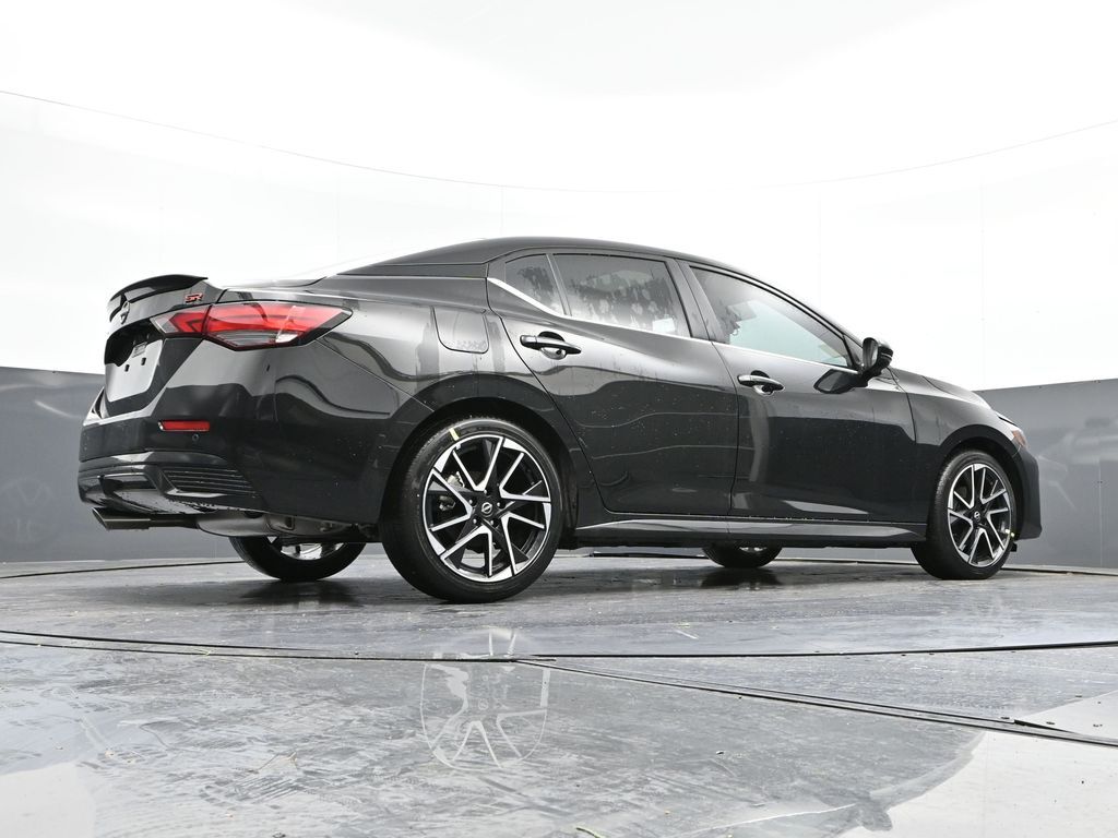 Vehicle image 15 of 32