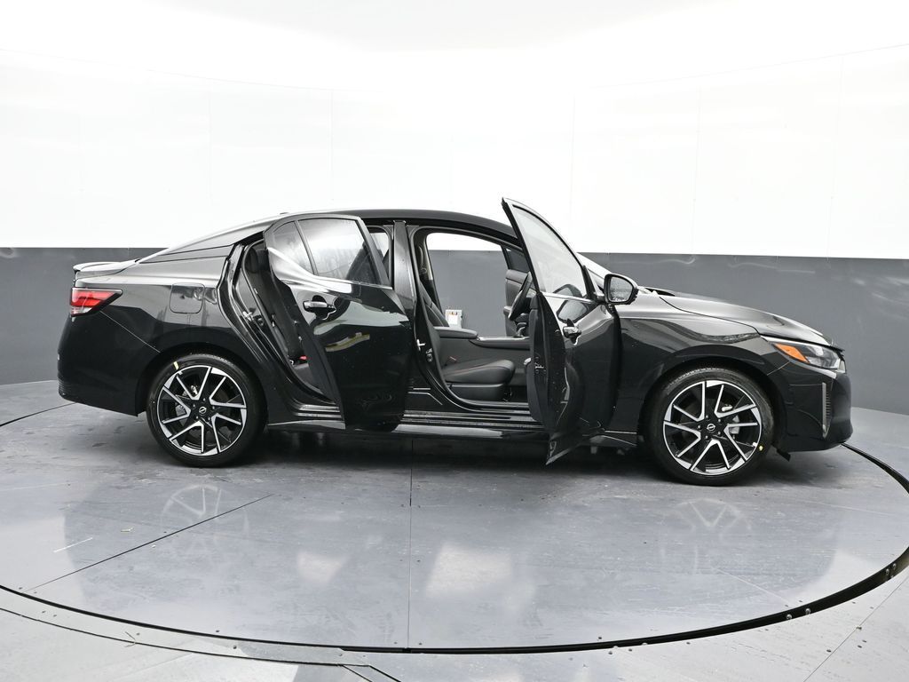 Vehicle image 11 of 32