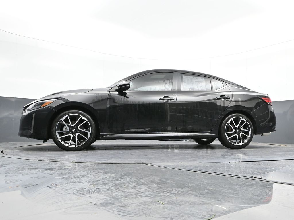 Vehicle image 27 of 32