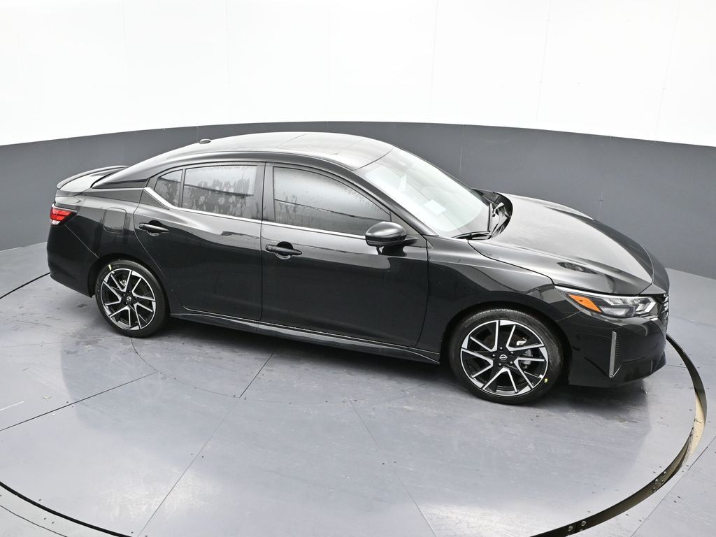 Vehicle image 7 of 32