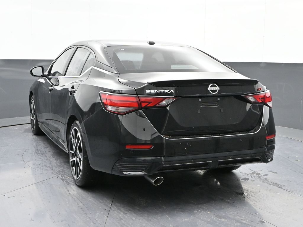 Vehicle image 23 of 32