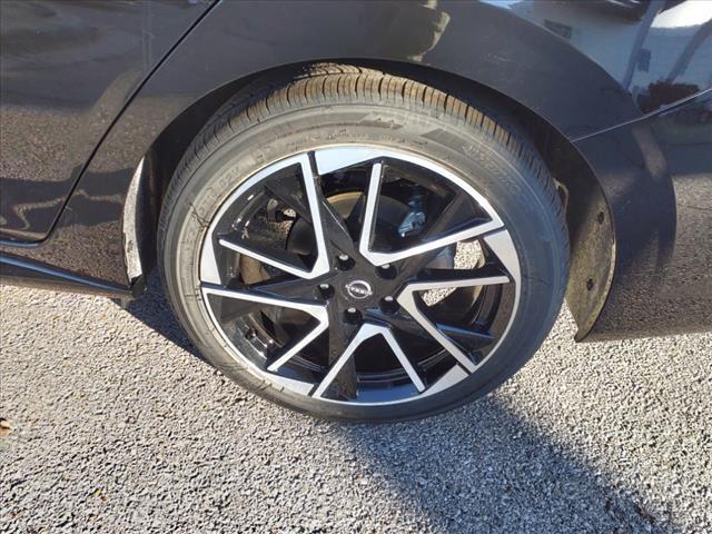 Vehicle image 4 of 14