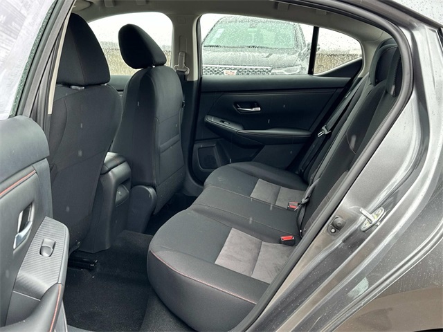 Vehicle image 16 of 18