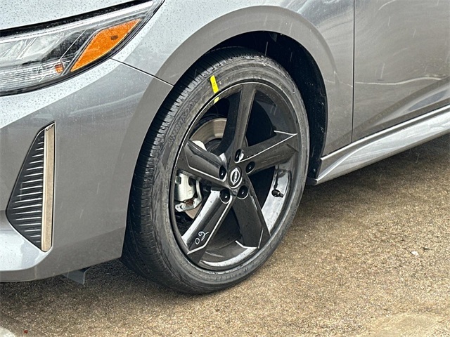 Vehicle image 17 of 18