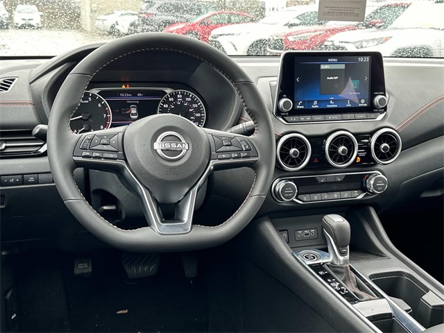 Vehicle image 7 of 18