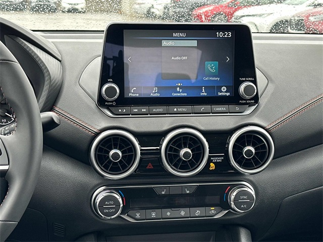 Vehicle image 8 of 18