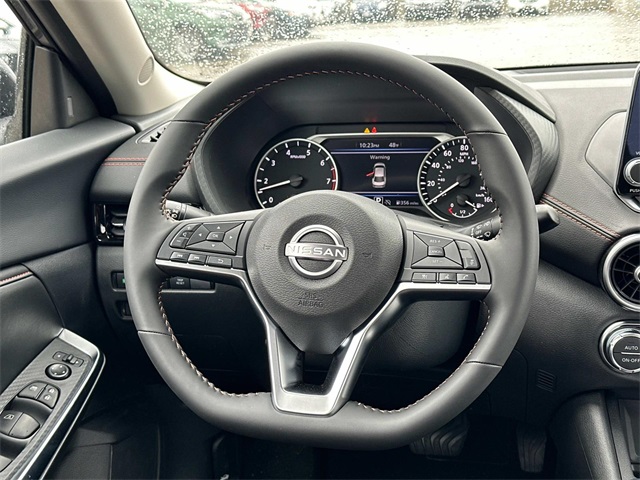 Vehicle image 10 of 18