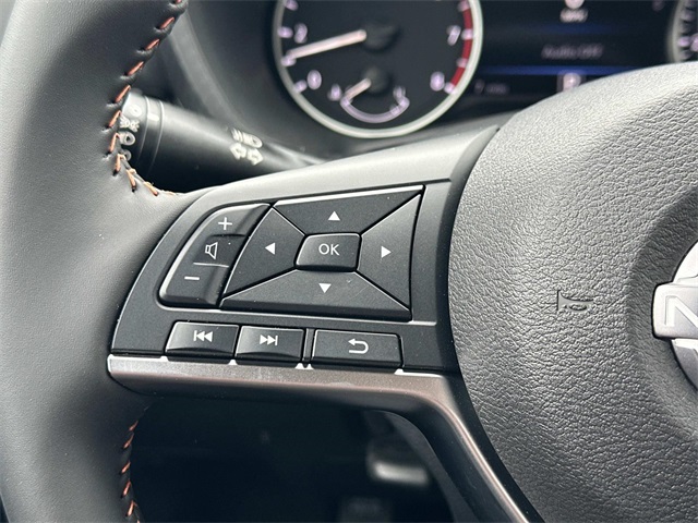 Vehicle image 12 of 18