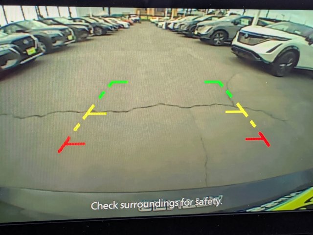Vehicle image 14 of 22