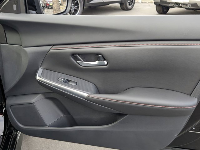 Vehicle image 20 of 22