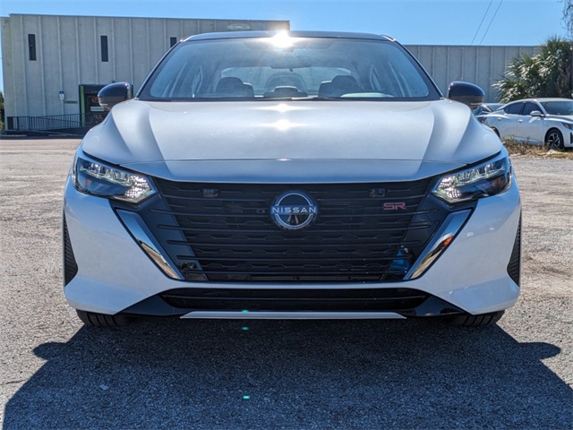 2025 Nissan Sentra SR Image 2 of 31