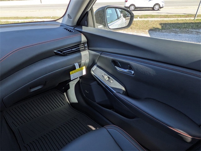 2025 Nissan Sentra SR Image 27 of 31