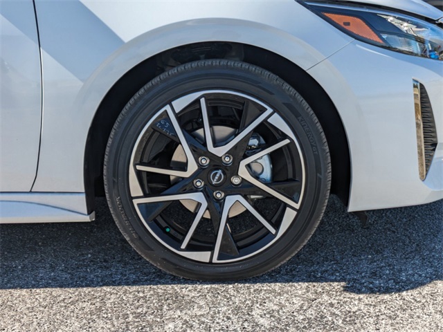 2025 Nissan Sentra SR Image 10 of 31