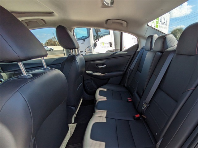 2025 Nissan Sentra SR Image 11 of 31
