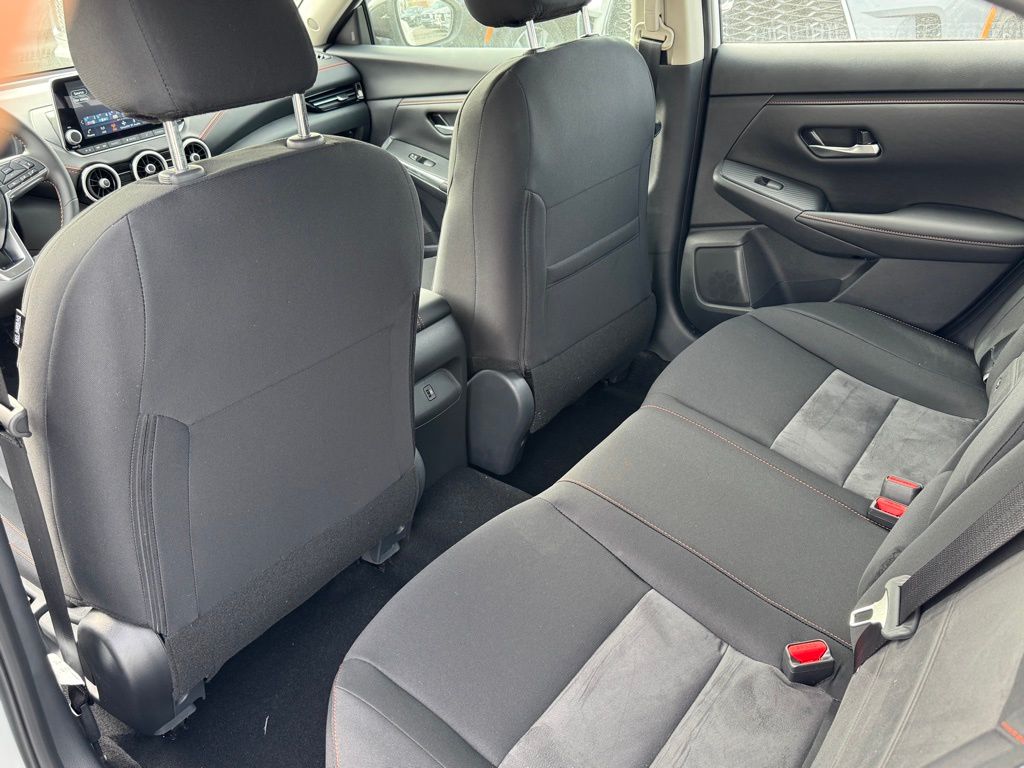 Vehicle image 19 of 24