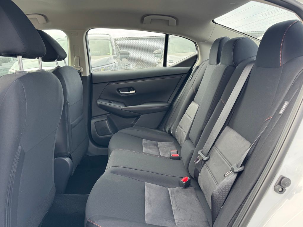 Vehicle image 18 of 24