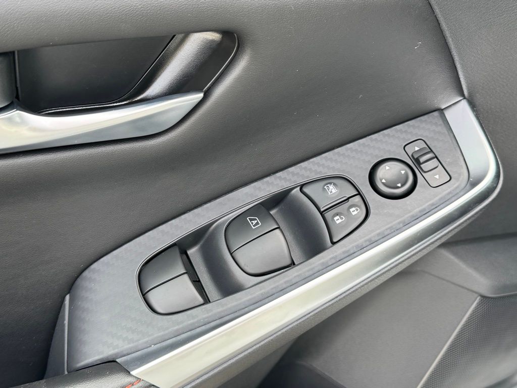 Vehicle image 16 of 24