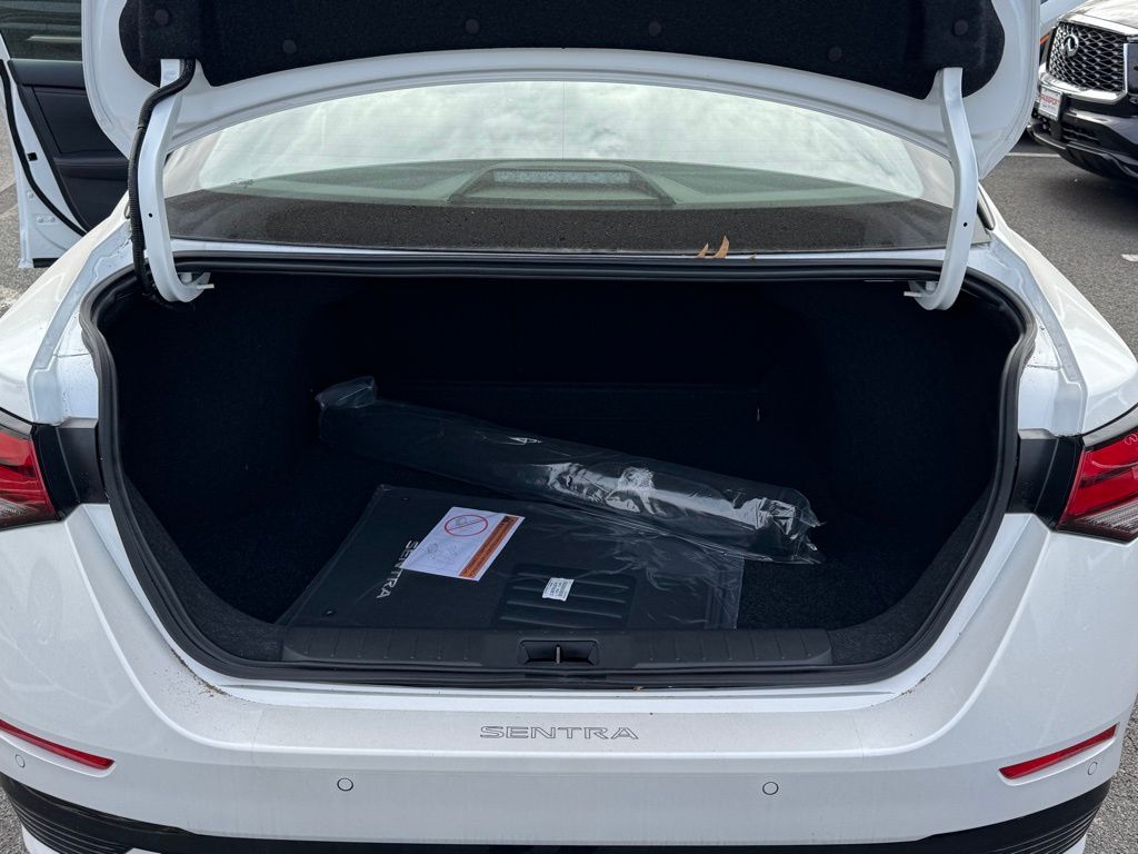 Vehicle image 22 of 24