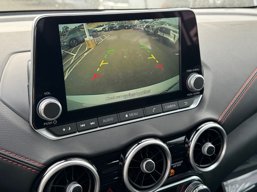 Vehicle image 11 of 24
