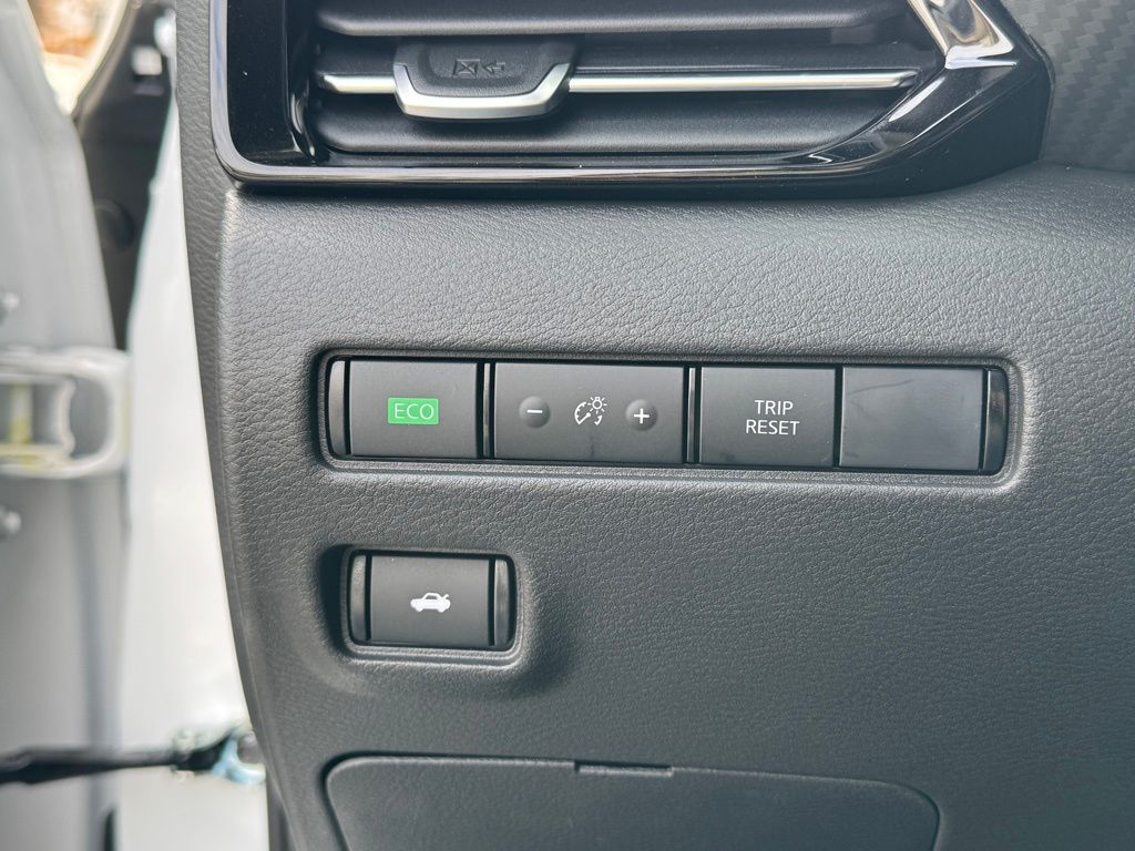 Vehicle image 15 of 24