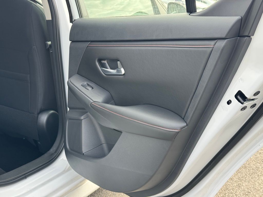 Vehicle image 21 of 24