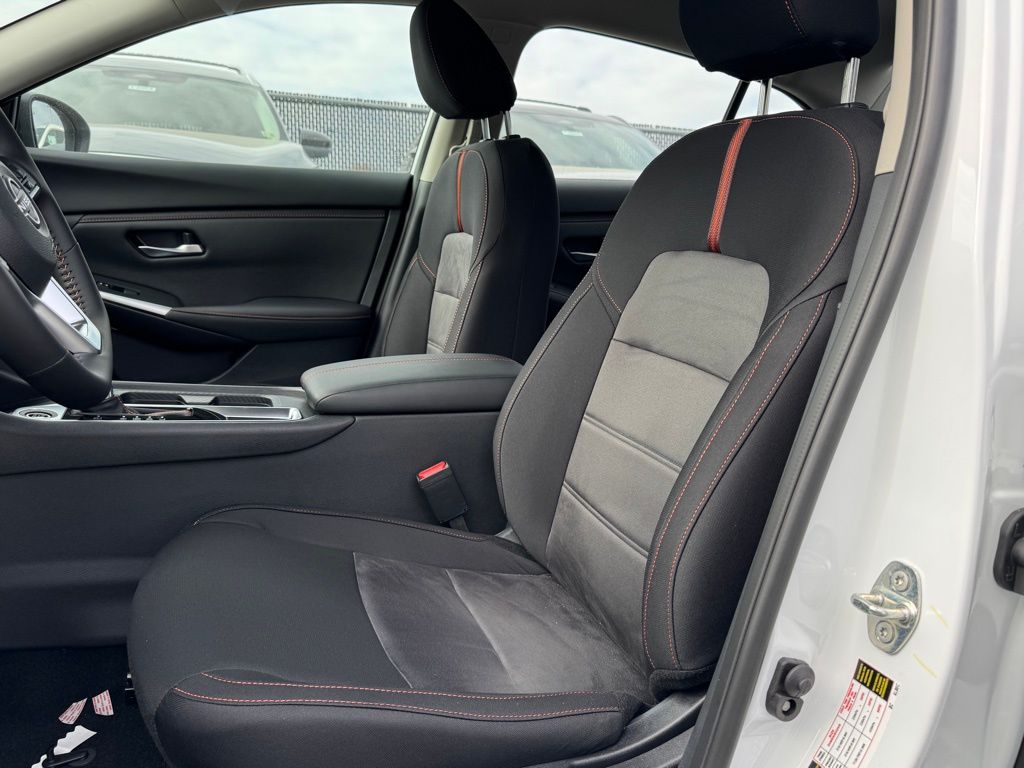 Vehicle image 17 of 24