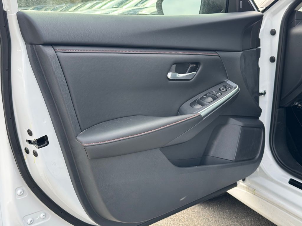 Vehicle image 20 of 24