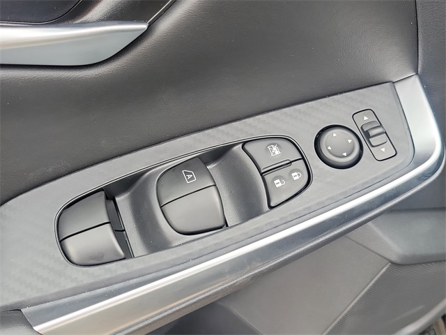 Vehicle image 21 of 26