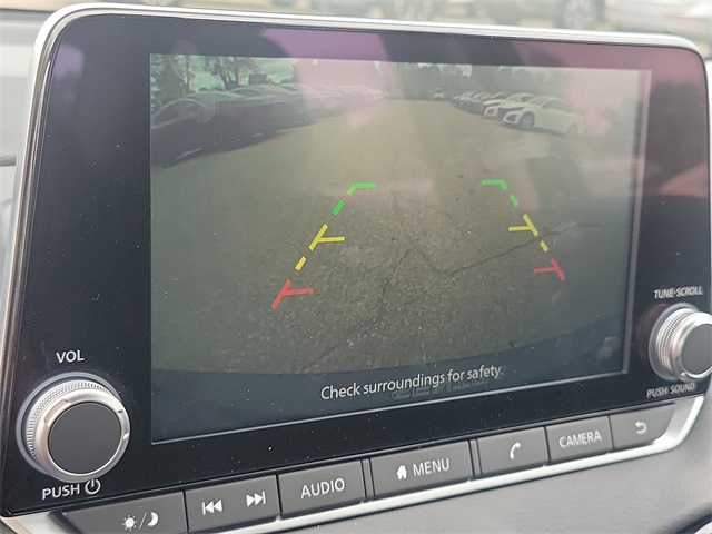 Vehicle image 13 of 26