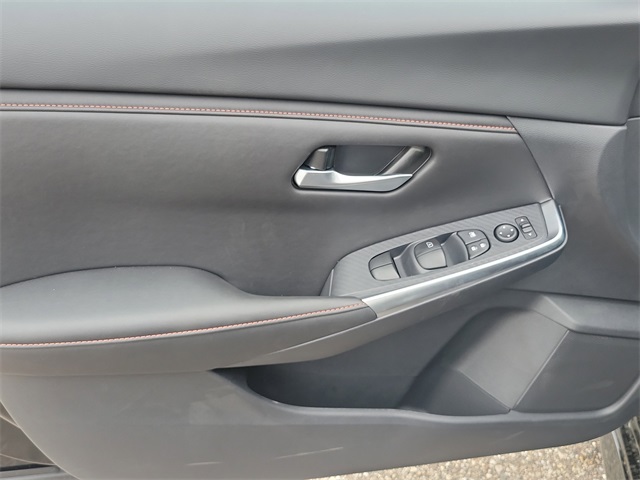 Vehicle image 17 of 26