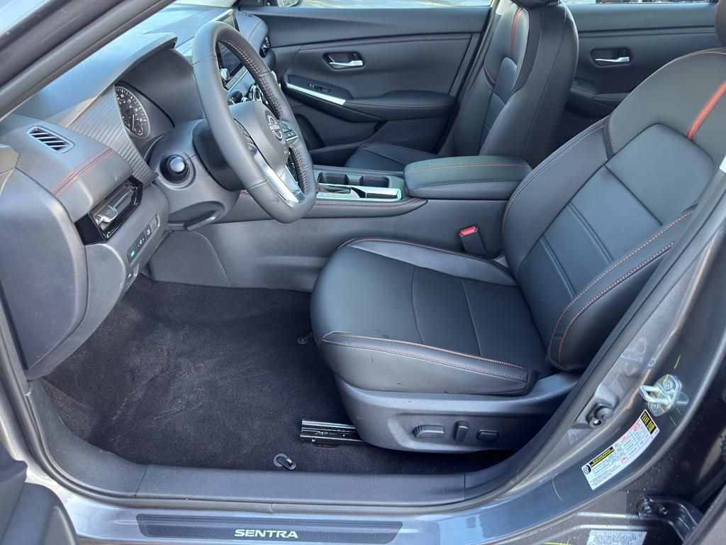 2025 Nissan Sentra SR Image 13 of 32