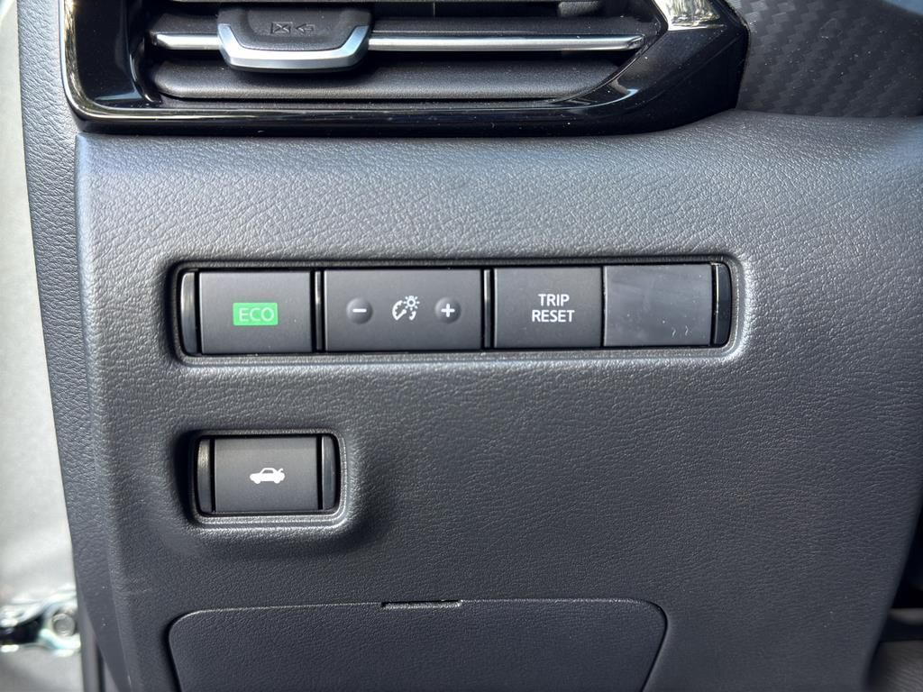 2025 Nissan Sentra SR Image 28 of 32