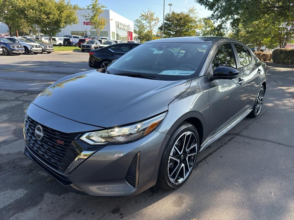 2025 Nissan Sentra SR Image 1 of 32