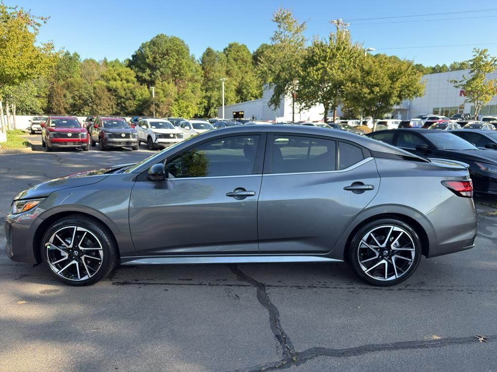 2025 Nissan Sentra SR Image 8 of 32