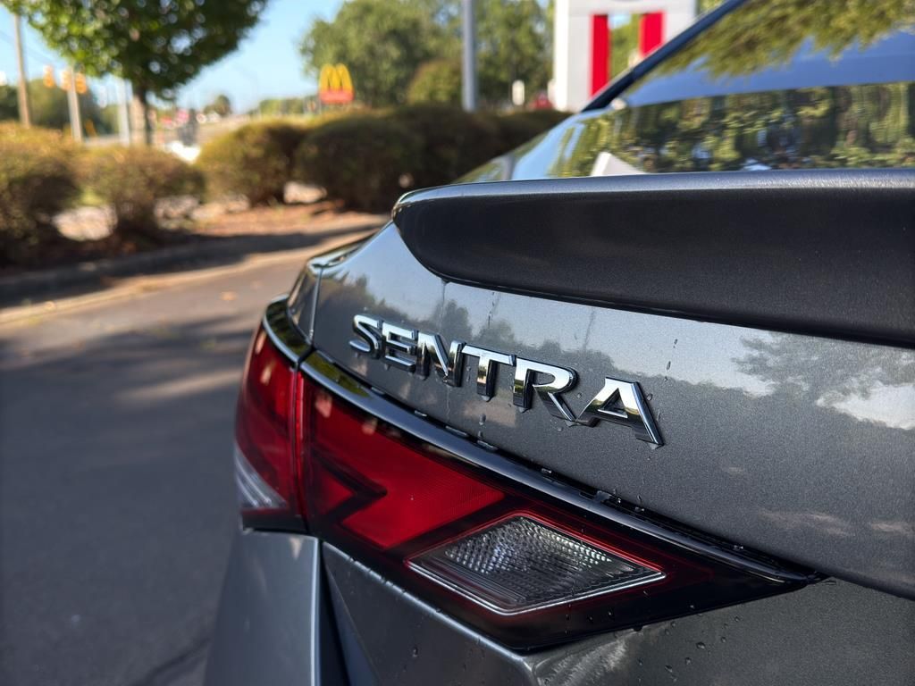 2025 Nissan Sentra SR Image 26 of 32