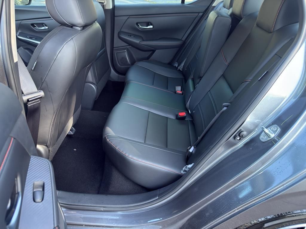 2025 Nissan Sentra SR Image 12 of 32