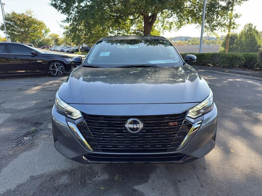 2025 Nissan Sentra SR Image 2 of 32