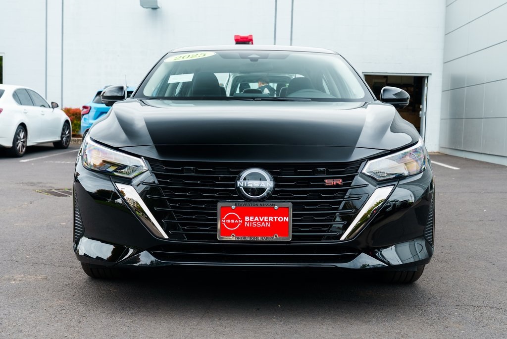 2025 Nissan Sentra SR Image 2 of 30