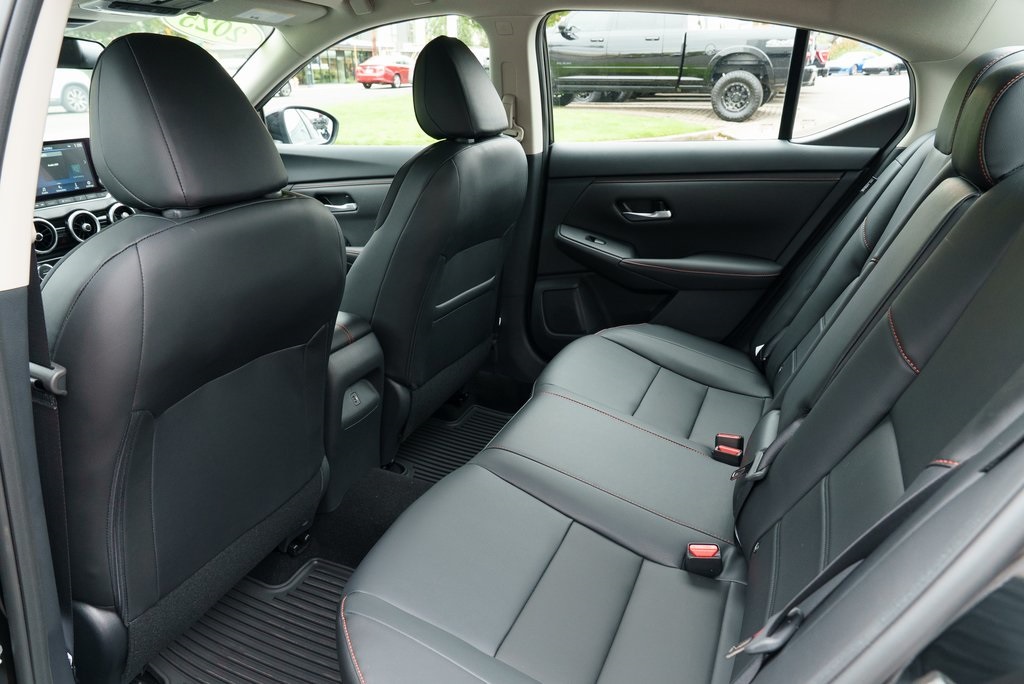 2025 Nissan Sentra SR Image 14 of 30