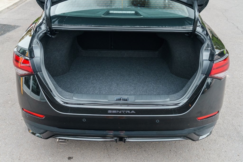 2025 Nissan Sentra SR Image 8 of 30