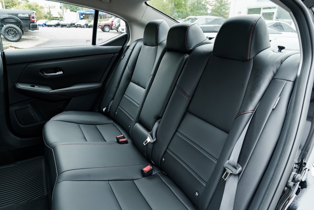 2025 Nissan Sentra SR Image 10 of 30