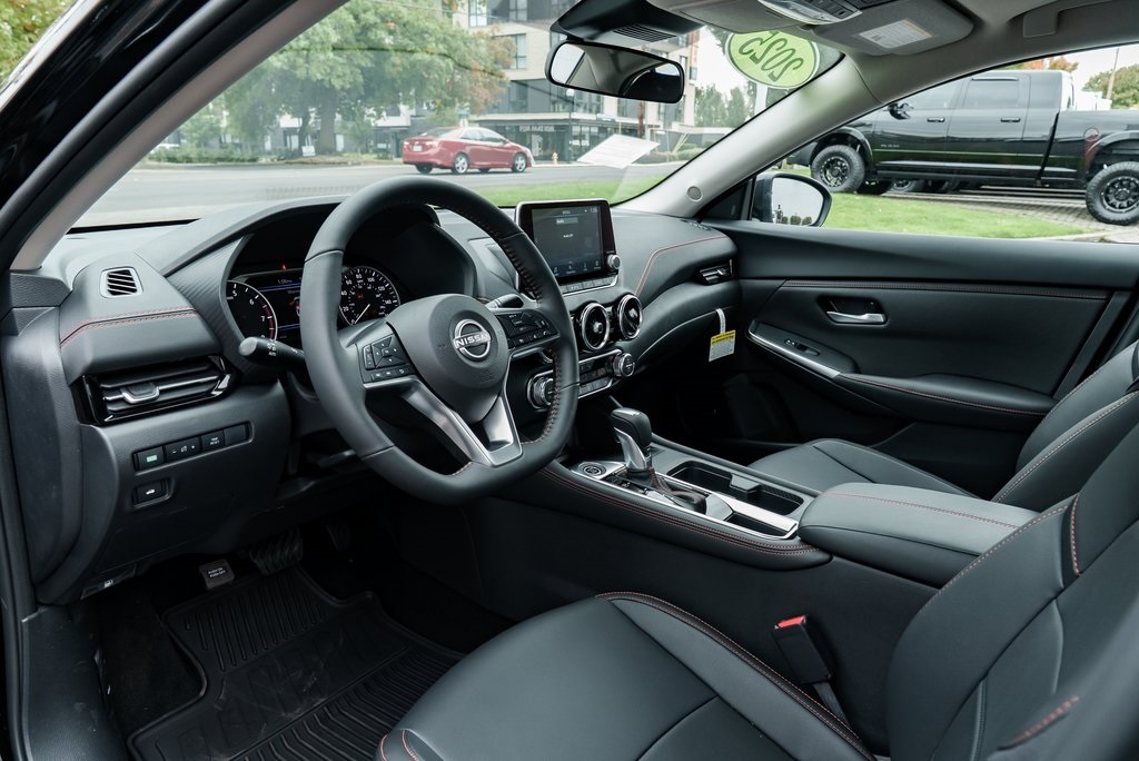 2025 Nissan Sentra SR Image 16 of 30